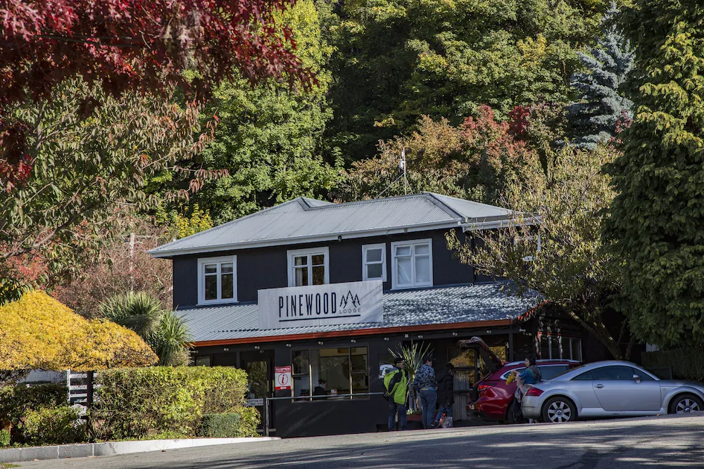 <span> Day 1 </span> Queenstown INCLUDED : 1 Hotel