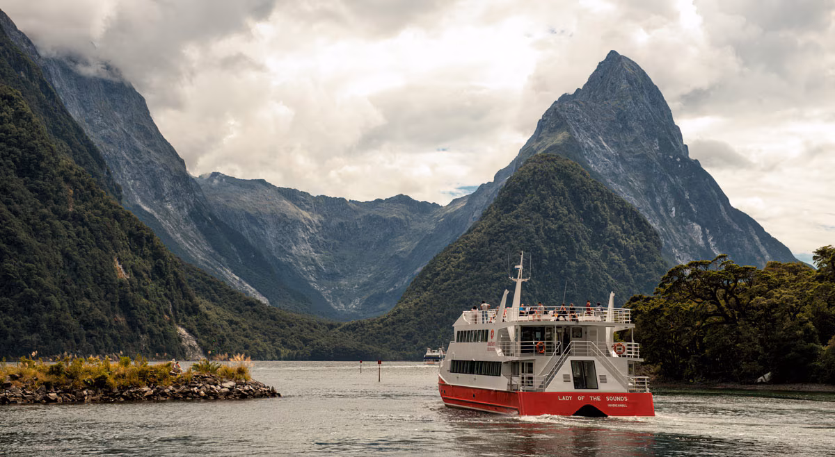 <span> Day 5 </span>Departure from Auckland INCLUDED : 1 Flight 1 Transfer 1 Meal