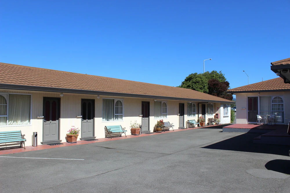 <span> Day 1 </span> Christchurch INCLUDED : 1 Hotel