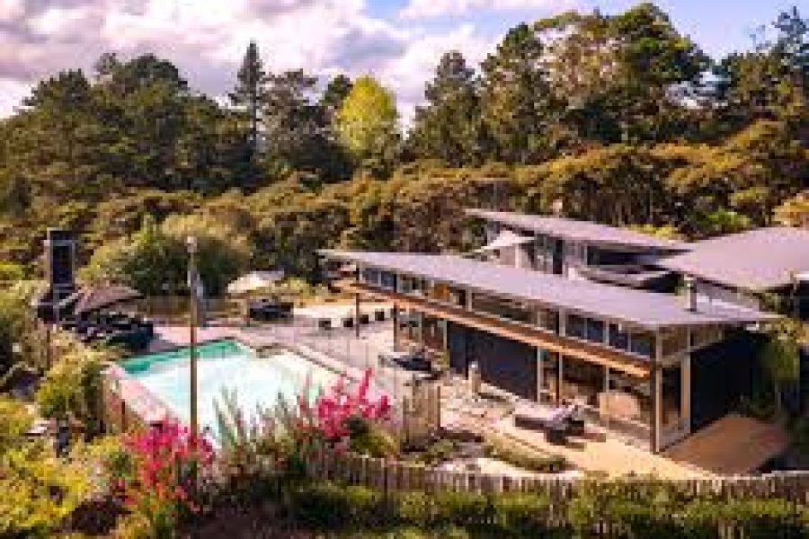 Auckland Retreat – With Visit to Hobbiton & Waitomo Caves