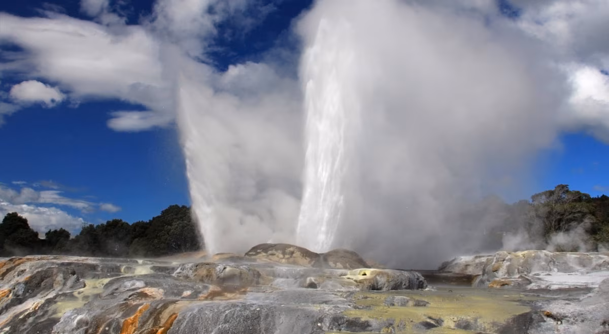 <span> Day 2 </span> Auckland to Rotorua - Enjoy in Waitomo Auckland to Rotorua - Enjoy in Waitomo INCLUDED : 1 Hotel 1 Transfer 1 Activity 1 Meal